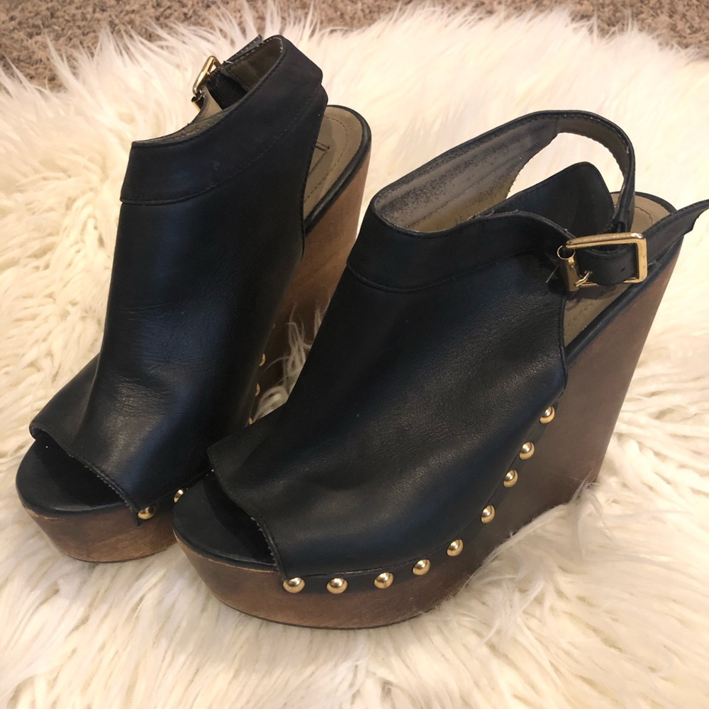 Steve Madden wooden wedged clogs